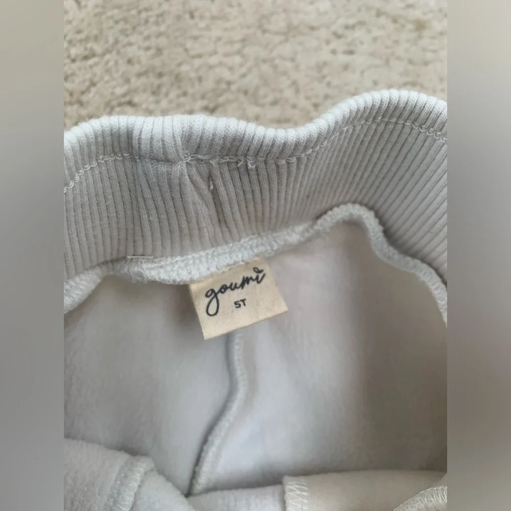Goumi NWT Size 5T Sherpa Sweatsuit in Alabaster